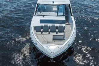 Thumbnail von Cruisers Yachts 50 GLS OB