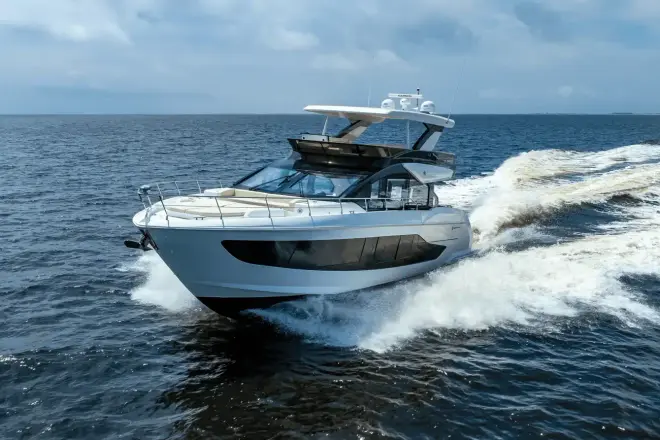 Cruisers Yachts 57 FLY