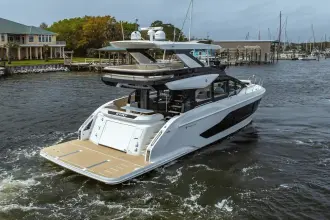 Thumbnail von Cruisers Yachts 57 FLY