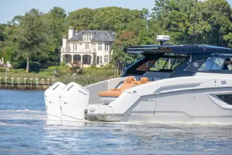 Thumbnail von Cruisers Yachts 42 GLS OB