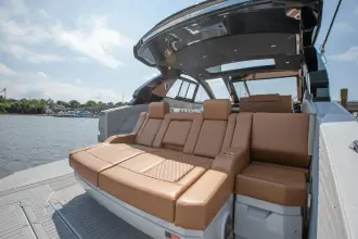 Thumbnail von Cruisers Yachts 42 GLS OB