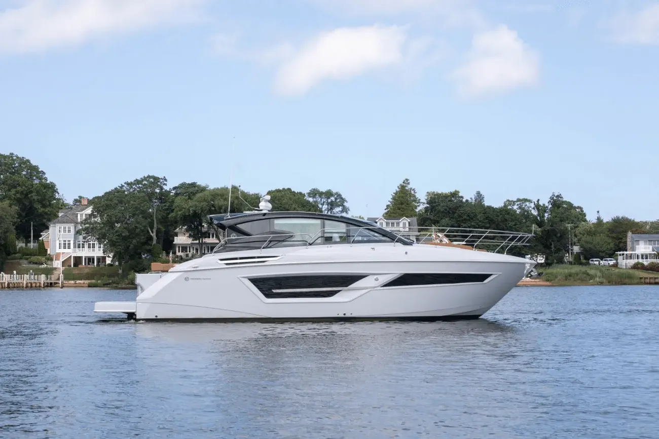 Cruisers Yachts 46 Cantius