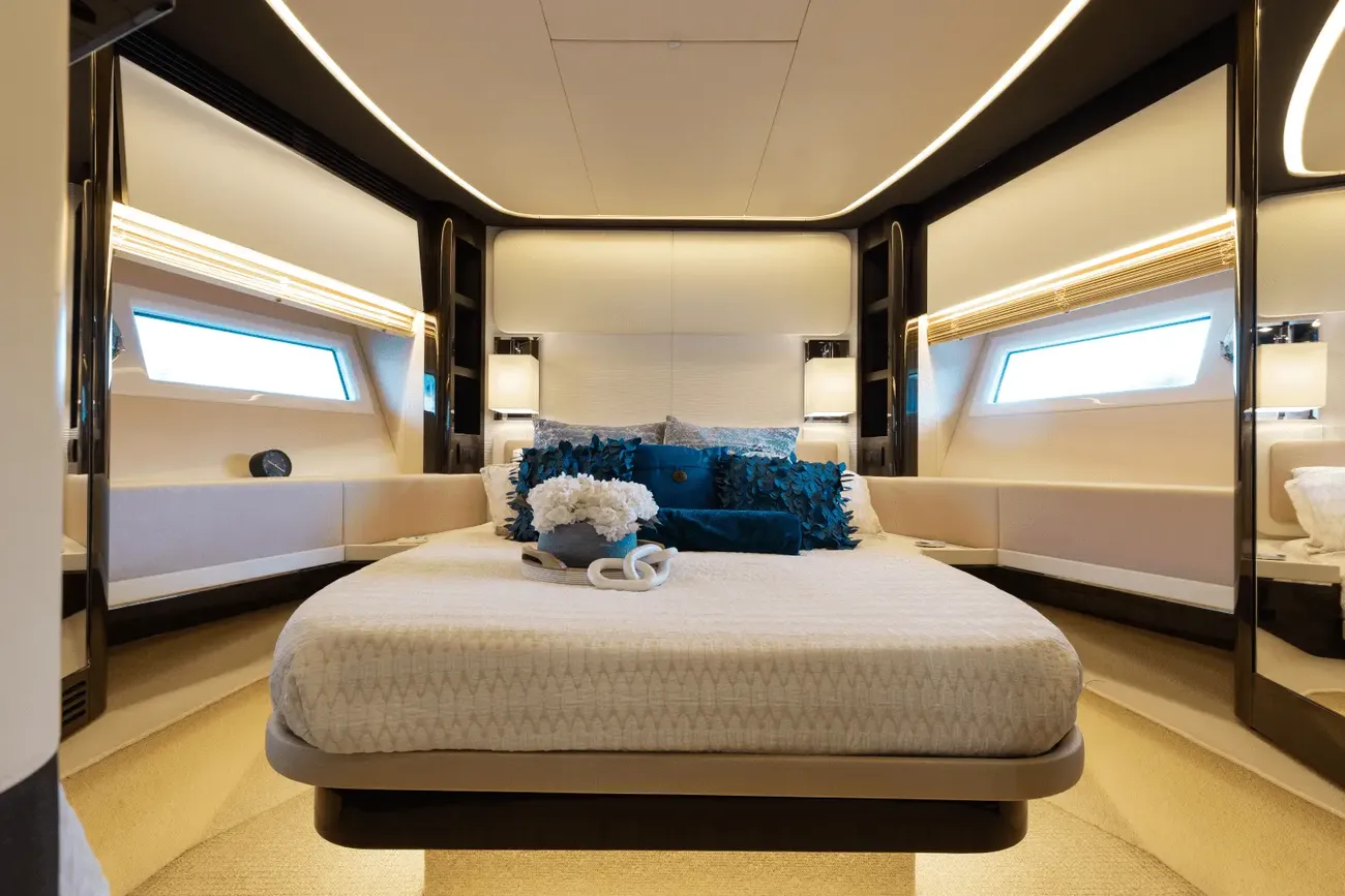 Thumbnail von Azimut 77s