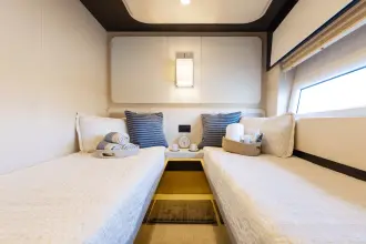 Thumbnail von Azimut 77s