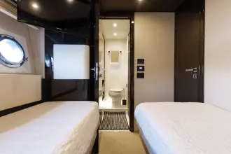 Thumbnail von Azimut 77s