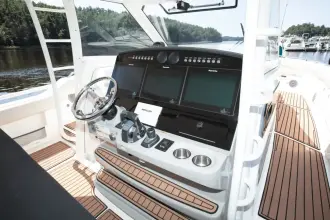 Thumbnail von Boston Whaler 420 Outrage