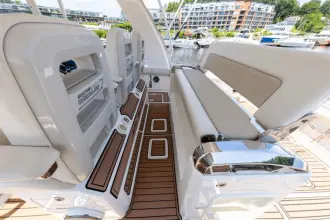 Thumbnail von Boston Whaler 420 Outrage