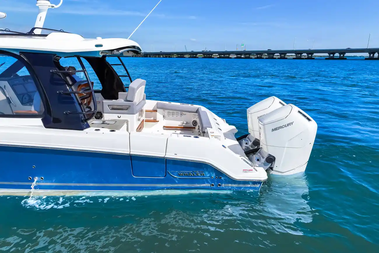 Thumbnail von Boston Whaler 380 Realm