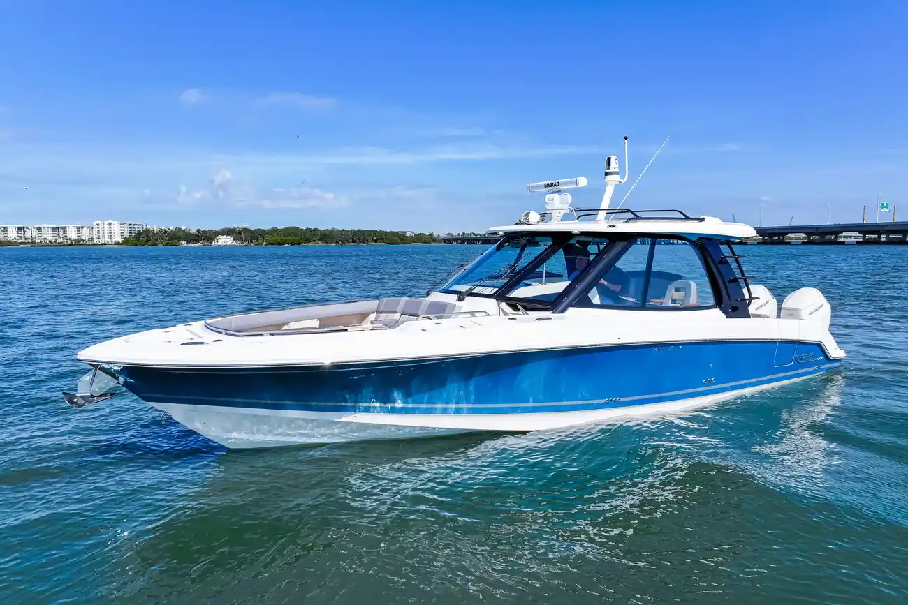 Thumbnail von Boston Whaler 380 Realm