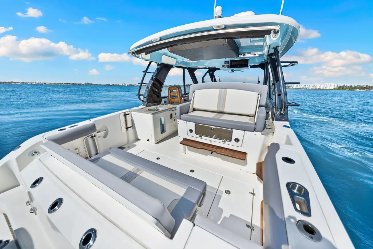 Thumbnail von Boston Whaler 380 Realm