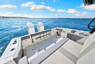 Thumbnail von Boston Whaler 380 Realm