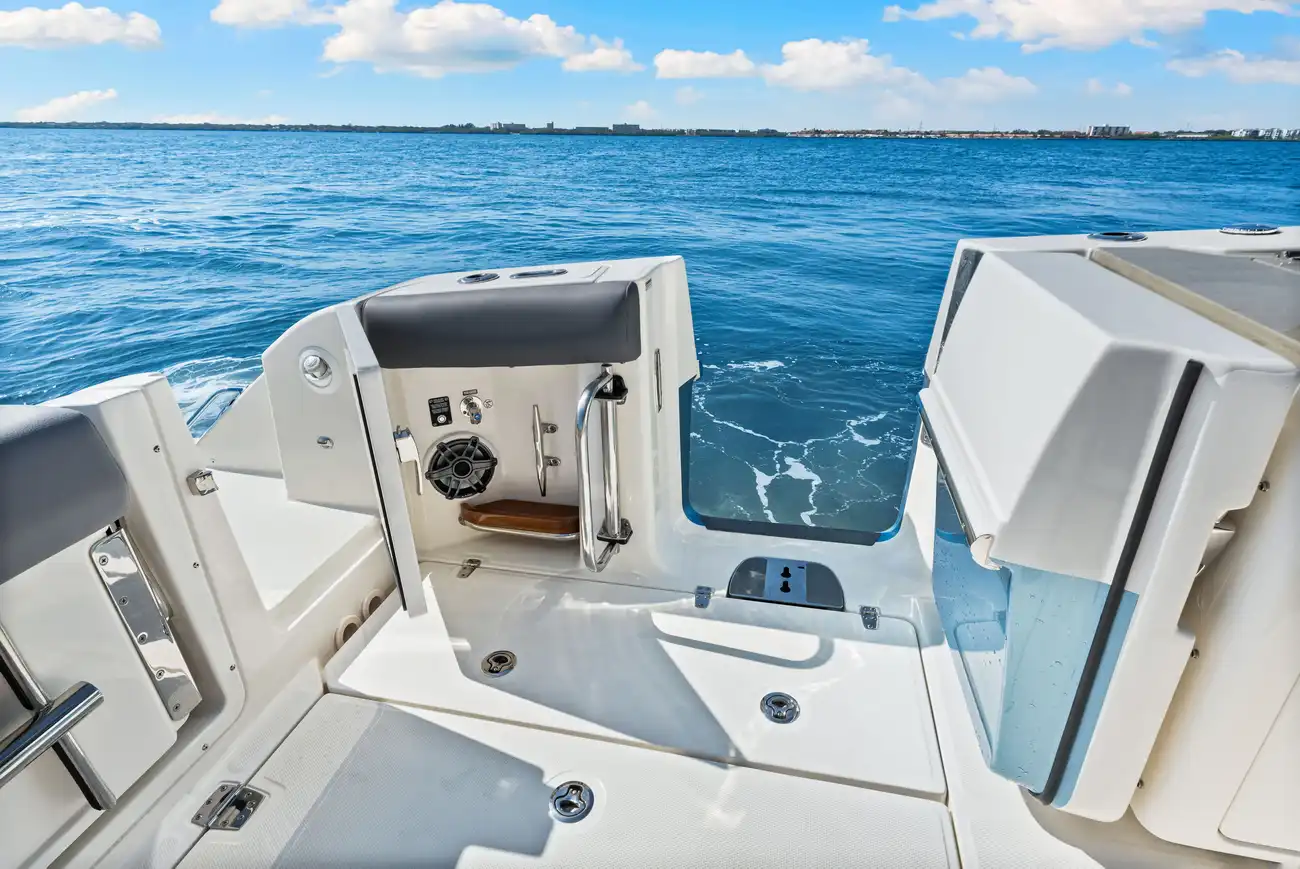 Thumbnail von Boston Whaler 380 Realm