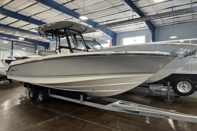 Boston Whaler 230 Outrage
