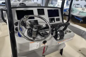 Thumbnail von Boston Whaler 230 Outrage