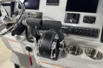 Thumbnail von Boston Whaler 230 Outrage