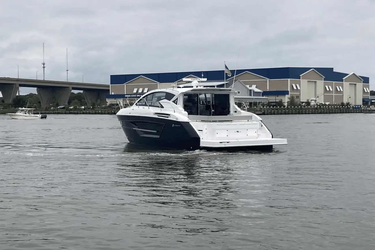 Thumbnail von Cruisers Yachts 46 Cantius