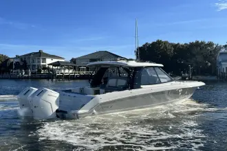 Thumbnail von Boston Whaler 380 Realm