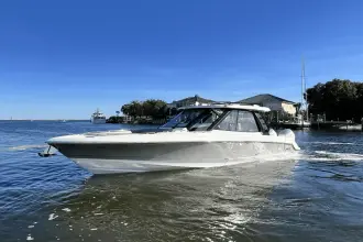 Thumbnail von Boston Whaler 380 Realm
