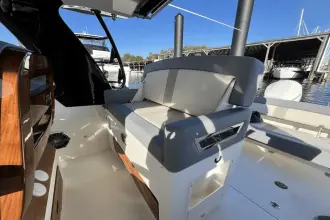 Thumbnail von Boston Whaler 380 Realm