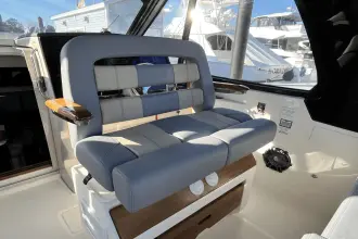 Thumbnail von Boston Whaler 380 Realm