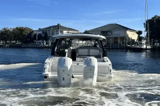 Thumbnail von Boston Whaler 380 Realm