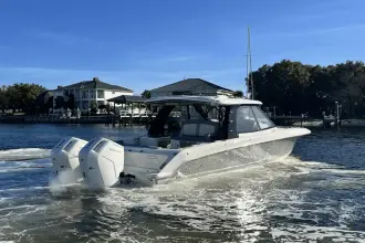 Thumbnail von Boston Whaler 380 Realm