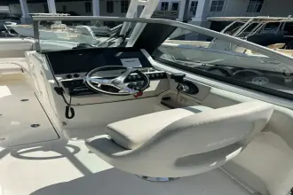 Thumbnail von Boston Whaler 240 Vantage