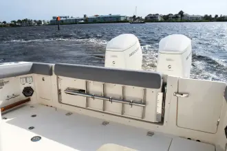 Thumbnail von Boston Whaler 380 Realm