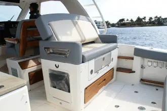 Thumbnail von Boston Whaler 380 Realm