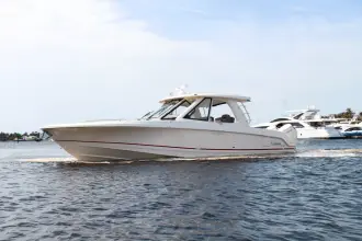 Thumbnail von Boston Whaler 380 Realm