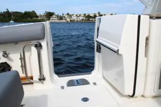 Thumbnail von Boston Whaler 380 Realm