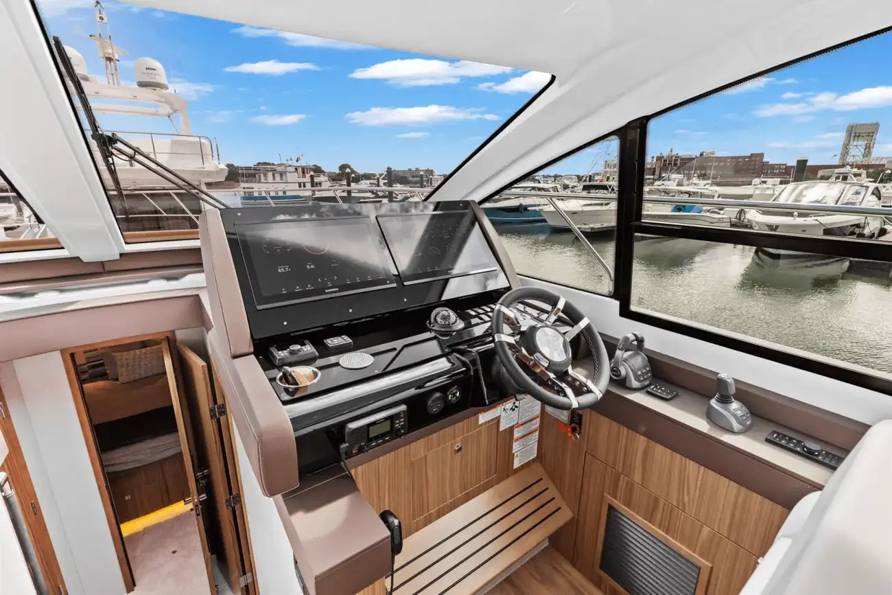 Thumbnail von Cruisers Yachts 50 Cantius