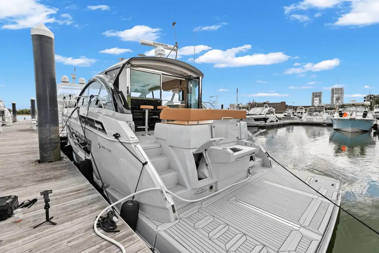 Thumbnail von Cruisers Yachts 50 Cantius