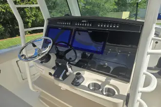 Thumbnail von Boston Whaler 330 Outrage