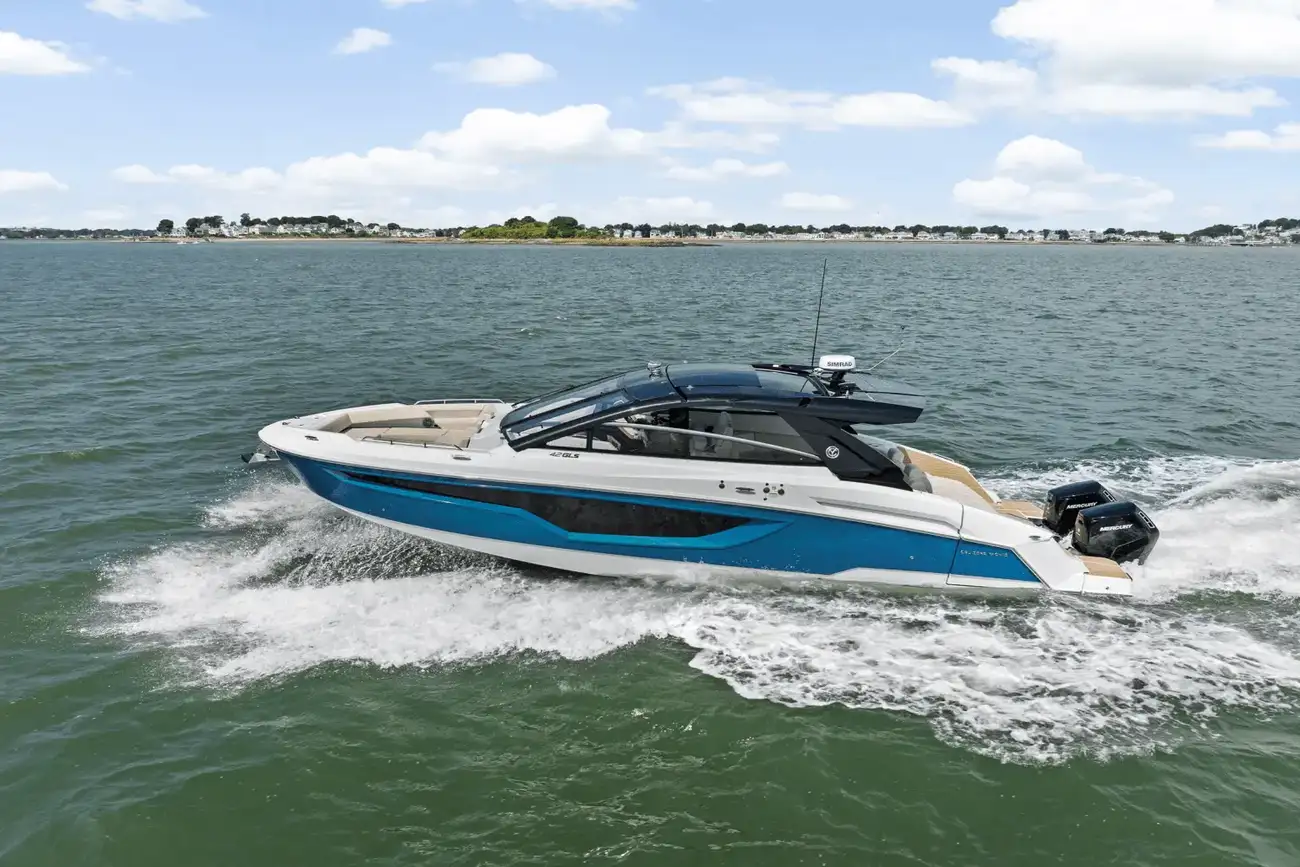 Cruisers Yachts 42 GLS OB