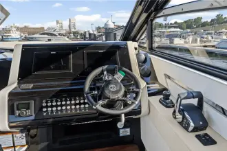 Thumbnail von Cruisers Yachts 42 GLS OB