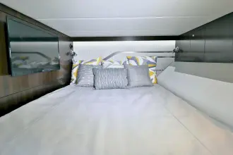 Thumbnail von Cruisers Yachts 42 GLS OB