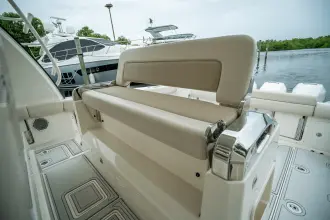 Thumbnail von Boston Whaler 420 Outrage