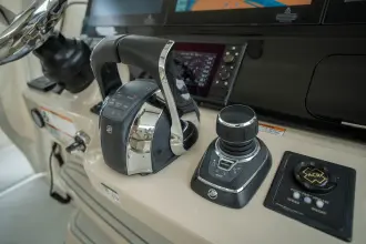 Thumbnail von Boston Whaler 420 Outrage