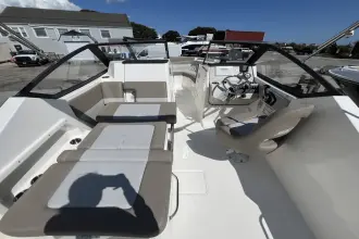 Thumbnail von Boston Whaler 210 Vantage