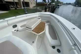 Thumbnail von Boston Whaler 370 Outrage