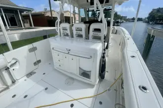 Thumbnail von Boston Whaler 370 Outrage