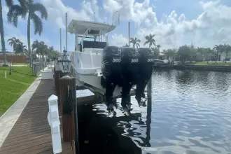 Thumbnail von Boston Whaler 370 Outrage