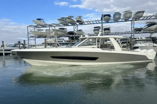 Boston Whaler 420 Outrage