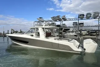 Thumbnail von Boston Whaler 420 Outrage