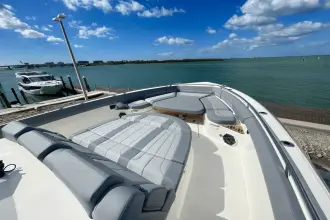 Thumbnail von Boston Whaler 420 Outrage