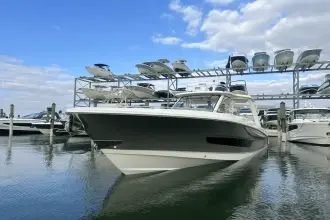 Thumbnail von Boston Whaler 420 Outrage