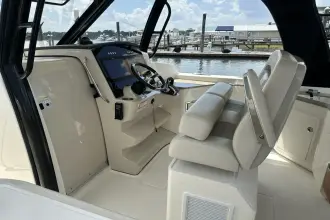 Thumbnail von Boston Whaler 350 Realm