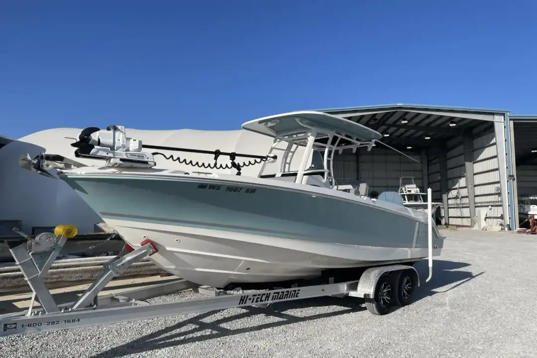 Boston Whaler 230 Outrage