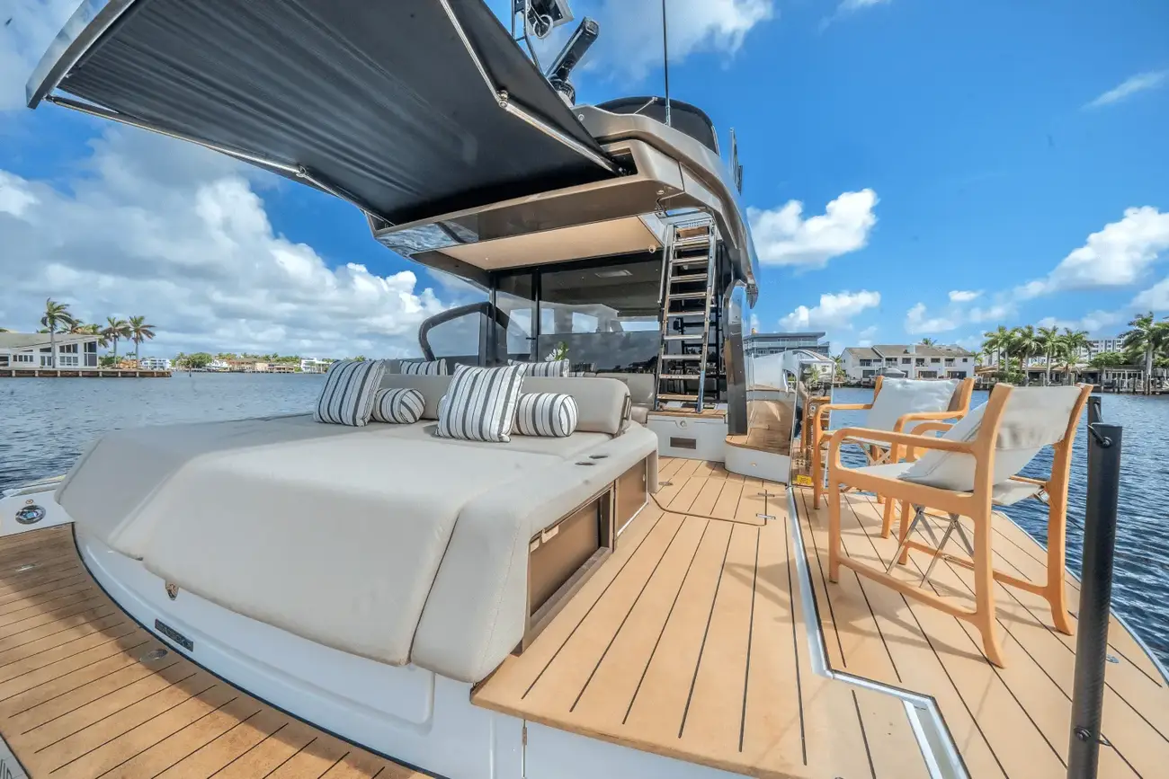 Thumbnail von Azimut Seadeck 6